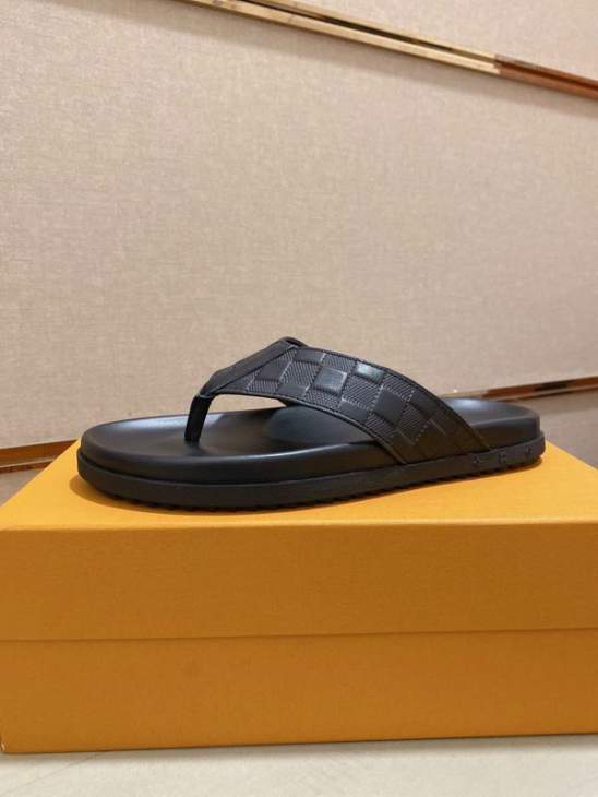 Picture of Louis Vuitton Slippers _SKULVsz38-44hnh03171034